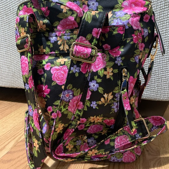 Convertible Backpack 🎒 - Picture 2 of 5